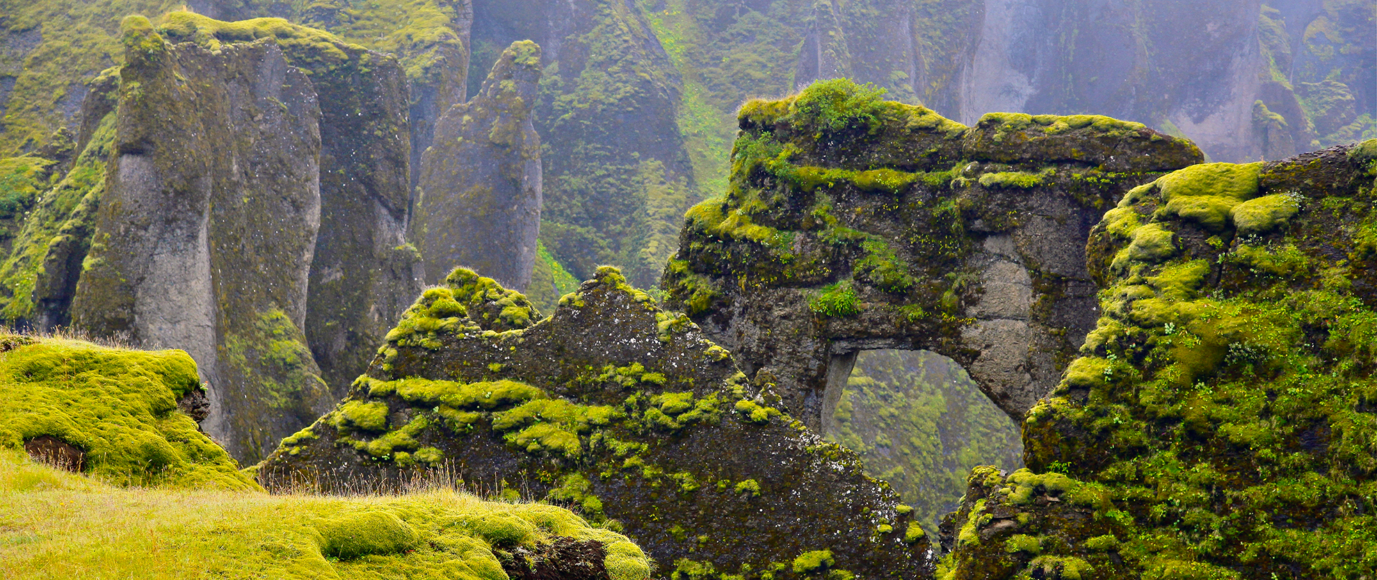 Your Guide to Exploring Fjaðrárgljúfur – South Iceland’s Fairytale Canyon