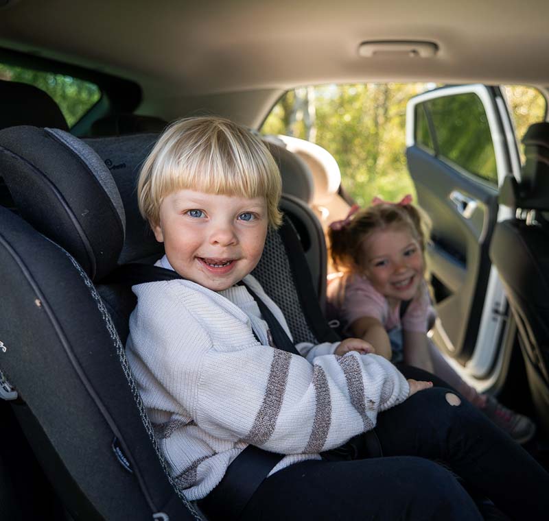 Children in safety seats iceland car rental