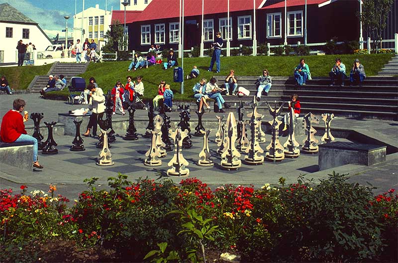 Icelanders playing outdoor Chess