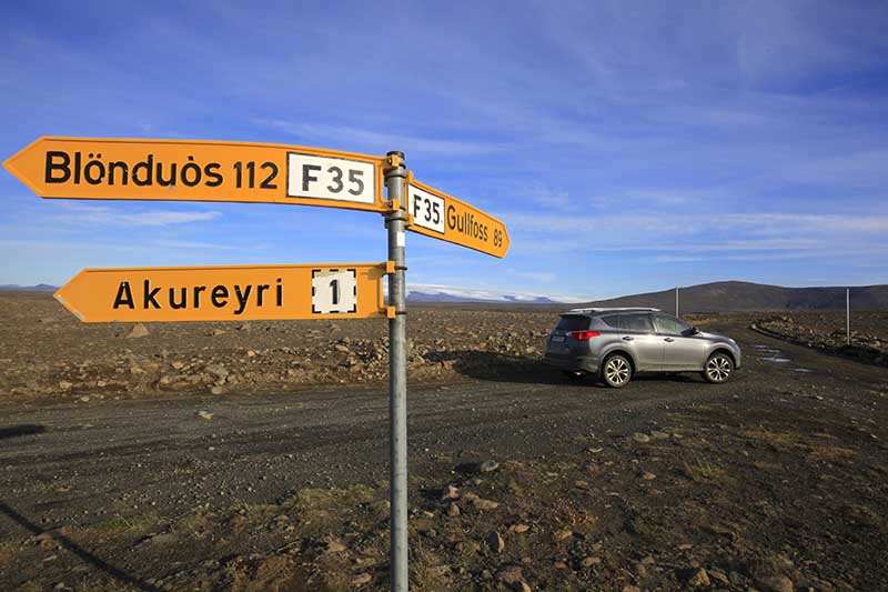 Road crossing on Kjolur road 35 Icelandic Highland