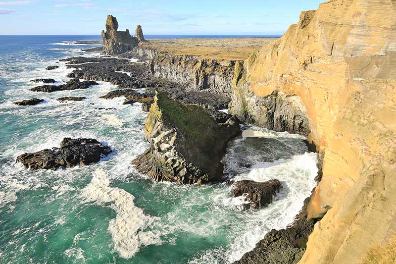  Þúfubjarg, Lóndrangar