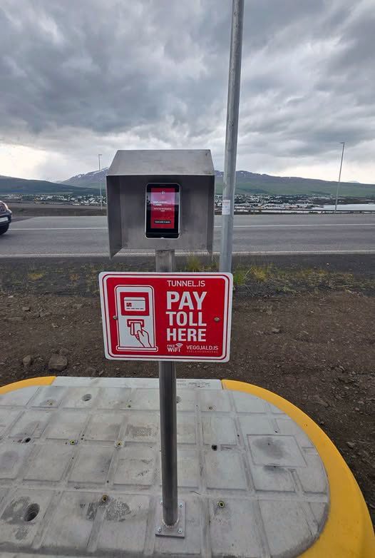 Self-Service Payment Kiosks at the Vaðlaheiði Tunnel